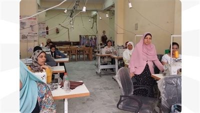 وزارة العمل تختتم دورة تدريبية مجانية على التفصيل والخياطة لتأهيل الفتايات بالقاهرة 