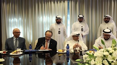 المقاولون العرب توقع عقد مشروع سكني بالكويت