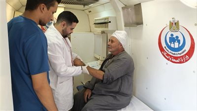خدمات طبية مجانية لـ 1299 مواطنًا بقرى المنيا