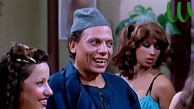 على غرار عنتر شايل سيفه.. ننشر كواليس ضبط ممثل أفلام إباحية مصري عائد من روما