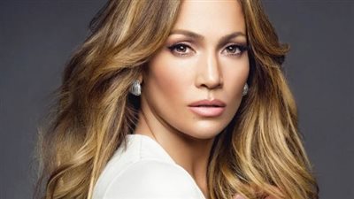 جينيفر لوبيز تتحدى بن أفليك وتظهر بإطلالة جريئة على السجادة الحمراء