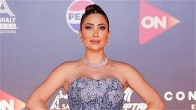 يتخطى الـ 50 ألفا.. نسرين طافش تمزج بين الأنوثة والإثارة 