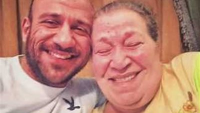 سبب وفاة والدة أحمد مكي.. ابنتها تنعيها بكلمات مؤثرة (صور)