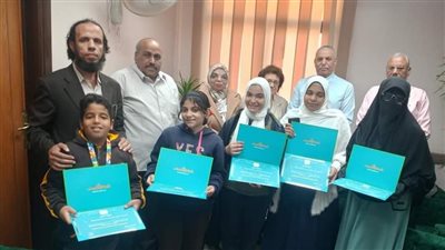 تعليم جرجا يكرم الطلاب الفائزين بمسابقة المشروع الوطنى للقراءة