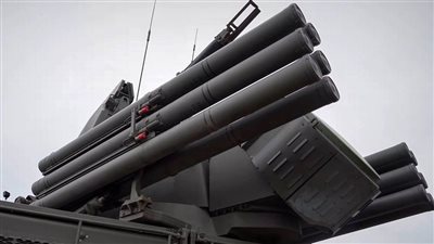 القوات الروسية ترفع العلم الروسي في ماكاروفكا بجمهورية دونيتسك الشعبية