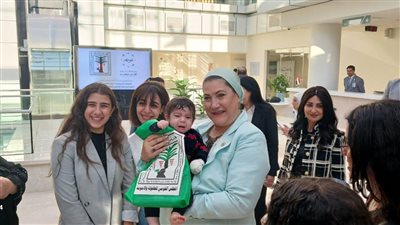 سحر السنباطي تزور الأطفال بمستشفى حروق أهل مصر 