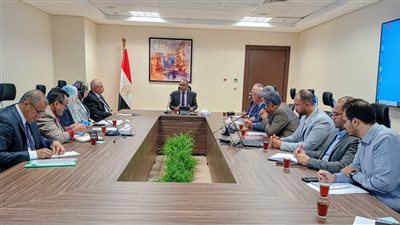 نائب وزير الإسكان يعقد اجتماعاً لمناقشة الاحتياجات المائية بمحافظة البحر الأحمر