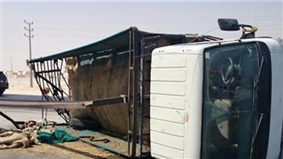 إنقلاب سيارة نقل ثقيل بسبب حالة الطقس وسقوط أمطار غرب الإسكندرية