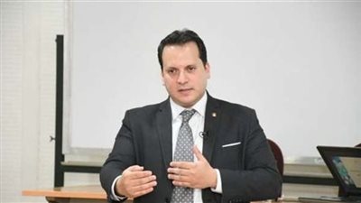 النائب رامي جلال يستعرض طلب مناقشة لاستيضاح استراتيجية التعليم في تقليل عدد المواد الدراسية 