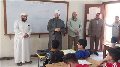 رئيس منطقة الإسكندرية الأزهرية يناقش التحديات التى تواجه الطلاب والمعلمين