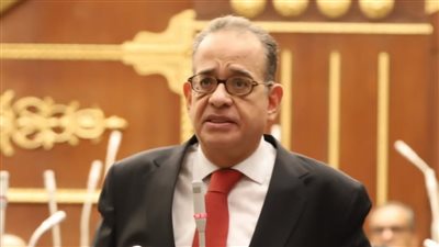 طارق عبد العزيز يطالب باستراتيجية للتعليم تستمر لـ 30 عامًا