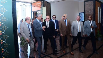 رئيس جامعة سوهاج يستقبل لجنة المجلس الأعلى للجامعات الأهلية 