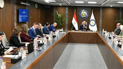 وزير البترول يجتمع مع أعضاء لجنة البترول والغاز بغرفة التجارة الأمريكية بالقاهرة
