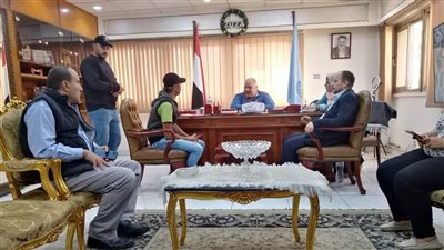 رئيس حي مصر الجديدة يستقبل المواطنين ضمن خطة الارتقاء بالحي