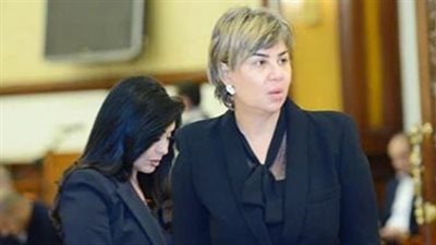 أشرف زكي وريهام سعيد يقدمان في عزاء والدة مفيدة شيحة