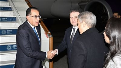 رئيس الوزراء يصل إلى العاصمة الآذرية 