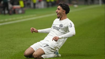 إينتراخت فرانكفورت يخطط لتمديد عقد عمر مرموش
