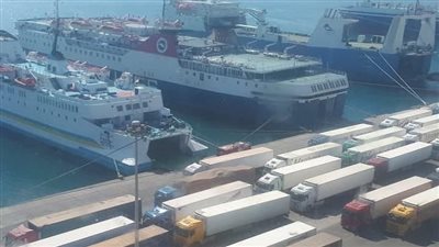 نشاط حركة تداول البضائع والشاحنات بموانىء البحر الأحمر 