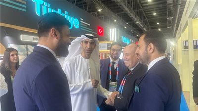 وزير التجارة الإماراتي يزور جناح  التصديري للصناعات الكيماوية في معرض 