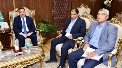محافظ المنوفية يلتقي مسئولي المقاولون العرب لبحث الموقف التنفيذي لمشروعات مياه الشرب