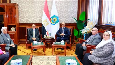 رئيس جامعة دمنهور يستقبل اللواء سمير فرج الخبير الاستراتيجي