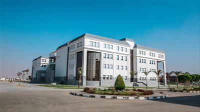 جامعة سيناء تعزز منظومة التكنولوجيا المتطورة كأول حرم جامعي غير نقدي في مصر