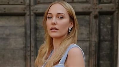 مريم أوزرلي تسير على خطى الأميرات وسعر فستانها مفاجأة (صور)