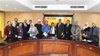 محافظ الفيوم يكرم الأب القدوة وذوي الهمم الفائزين في برنامج العباقرة 