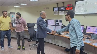 وزير الكهرباء فى زيارة مفاجئة لمحطة السويس البخارية.. تفاصيل