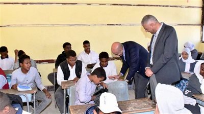 وزير التربية والتعليم داخل مدارس النوبة (صور) 