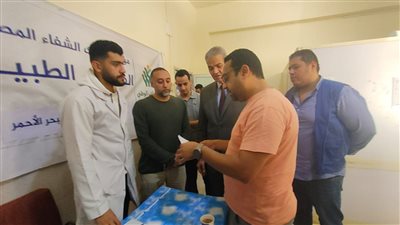 رئيس مدينة سفاجا ومدير إدارة المستشفيات يتفقدان اعمال القافلة الطبية