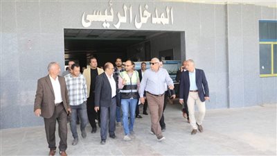محافظ الوادي الجديد: دعم مستشفى الداخلة العام بمبلغ 2 مليون جنيه