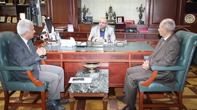 محافظ بني سويف يناقش عدد من ملفات الري مع مستشار الوزير