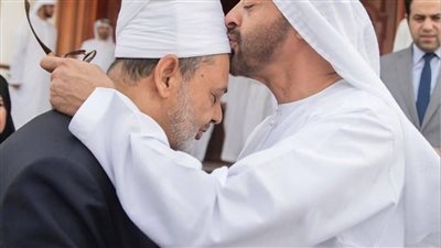 طائرة خاصة تقل وفداً إماراتياً تصل مطار الأقصر لتقديم العزاء لشيخ الأزهر