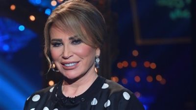 إيناس الدغيدي تطل بالأحمر المثير في مهرجان القاهرة السينمائي الـ 45