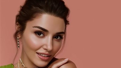  1001 موسم من إيلي صعب.. هاندا أرتشيل تجذب الأنظار بأحدث ظهور لها بالرياض (صور)