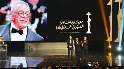 القاهرة السينمائي يكرم المخرج يسري نصرالله ويعبر عن تضامنه مع السينمائيين الفلسطينيين