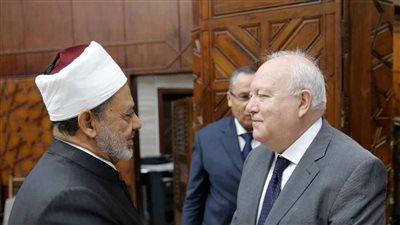 الممثل السامي للأمم المتحدة يُعزي الإمام الأكبر في وفاة شقيقته