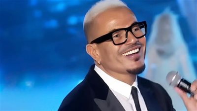 عمرو دياب يخطف أنظار نجوم العالم بأغنية نور العين في الرياض
