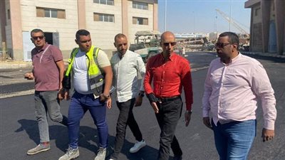 رئيس جهاز القاهرة الجديدة يتابع مشروعات الطرق بالتجمع السادس