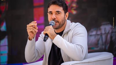 أحمد عز يشيد بمبادرة ساندرا نشأت وقناة مدرستنا 