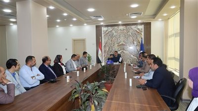 محافظ السويس.. العمل بمنظومة التأمين الصحي الشامل بالمحافظة ديسمبر المقبل