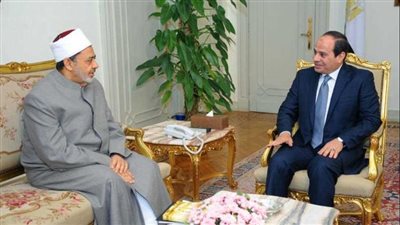 الرئيس السيسي يعزي شيخ الأزهر في وفاة شقيقته