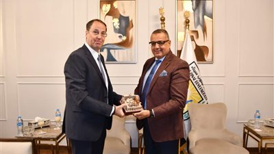 محافظ جنوب سيناء يستقبل مؤسس أقدم شركة يونانية في مجال السياحة الدينية