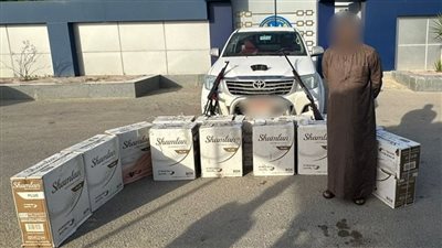 ضبط عاطل بحوزته أسلحة وسجائر مهربة بمطروح