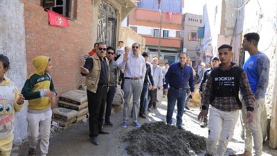 محافظ سوهاج يتفقد مواقع وشوارع أخميم عقب صلاة الجمعة