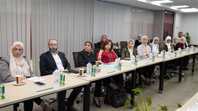 اجتماع لمديرى المراكز التابعة لقطاع الدراسات العليا بجامعة عين شمس