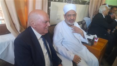 نقيب المعلمين يقدم واجب العزاء لفضيلة الأمام الأكبر  في وفاة شقيقته