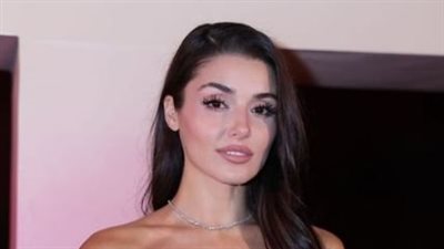 فستان هاندا ارتشيل يستفز شرطة الموضة في عرض أزياء إيلي صعب (تفاصيل)