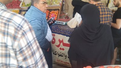 محافظة الدقهلية يتفقد منافذ البيع بالمنصورة